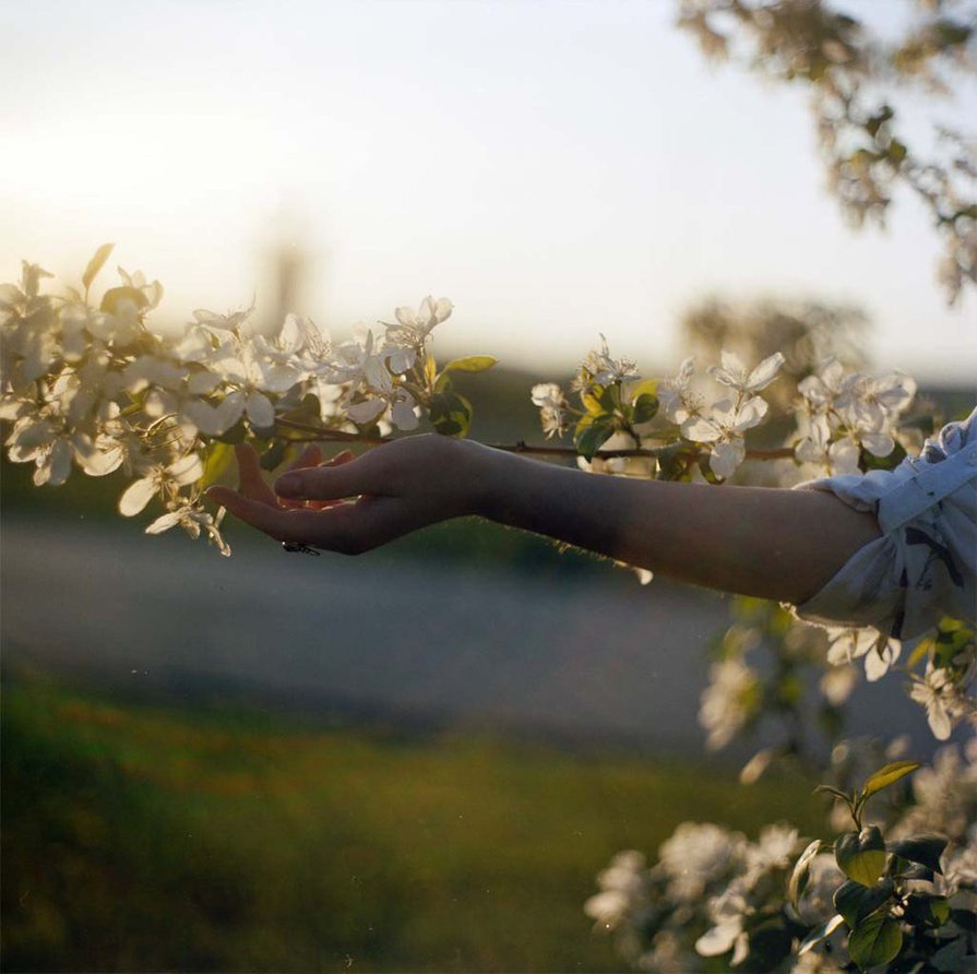 Искренности folk. Беспечность непосредственность. Счастье художественное фото. Свобода беспечность. Счастья нам женщины.